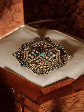 Beautiful Vintage Victorian Style Brooch